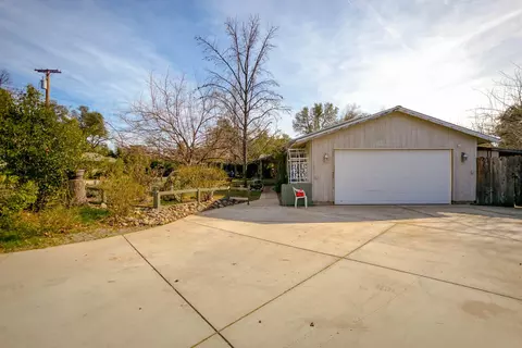 1445 Dusty Ln, Redding, CA 96002 photo 2