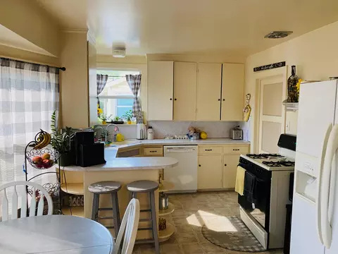 2446 Waldon St, Redding, CA 96001 photo 9