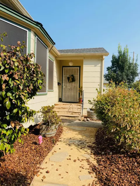 2446 Waldon St, Redding, CA 96001 photo 4
