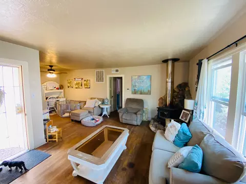2446 Waldon St, Redding, CA 96001 photo 5