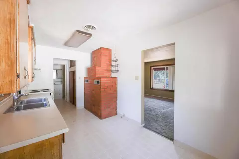 3320 Sacramento Dr, Redding, CA 96001 photo 6