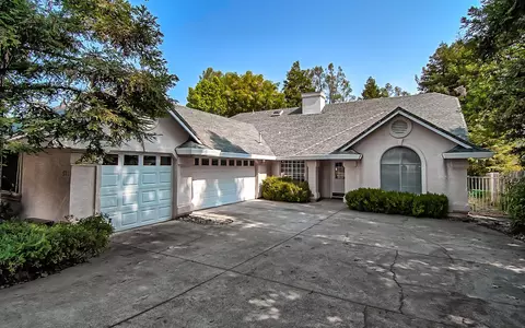 531 Reddington Dr, Redding, CA 96003 photo 2