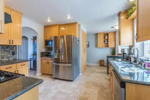 2027 Princeton Way, Redding, CA 96003 photo 3