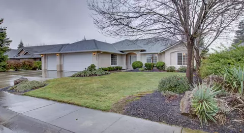 7715 Platinum Way, Redding, CA 96001 photo 2