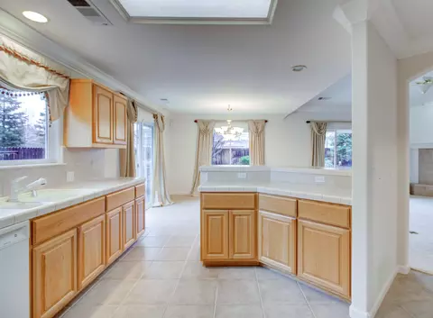 7715 Platinum Way, Redding, CA 96001 photo 17