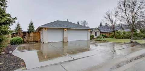 7715 Platinum Way, Redding, CA 96001 photo 3