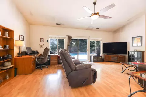 6576 Creekside St, Redding, CA 96001 photo 4