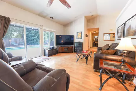6576 Creekside St, Redding, CA 96001 photo 3
