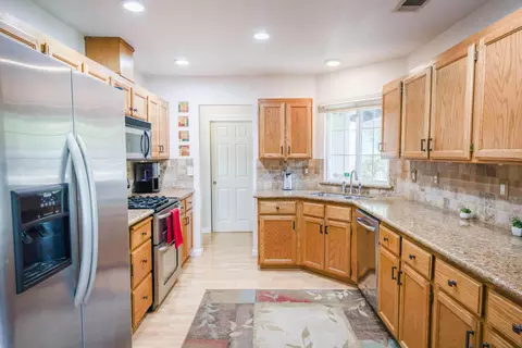 6576 Creekside St, Redding, CA 96001 photo 5