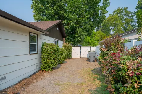 807 Coronado St, Redding, CA 96003 photo 10