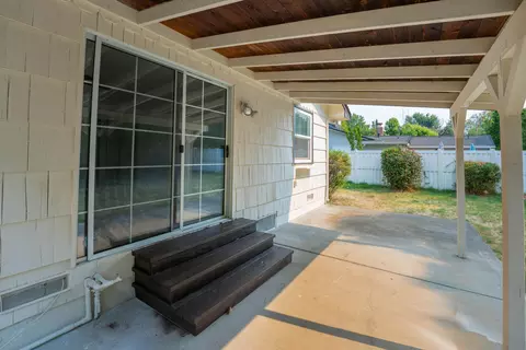 807 Coronado St, Redding, CA 96003 photo 9