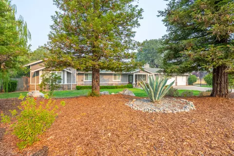 1102 Hope Ln, Redding, CA 96003 photo 1