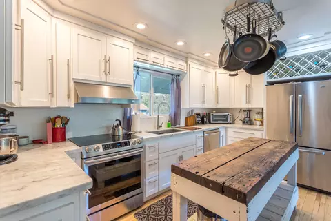 605 Overhill Dr, Redding, CA 96001 photo 8