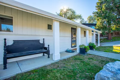 605 Overhill Dr, Redding, CA 96001 photo 4