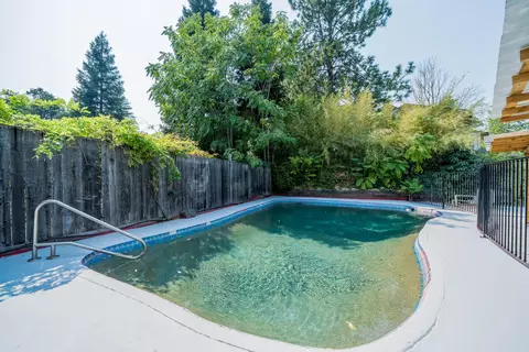 1000 Royal Oaks Dr, Redding, CA 96001 photo 2