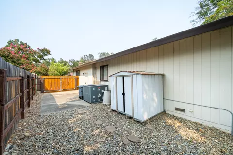 2215 Snow Ln, Redding, CA 96003 photo 18
