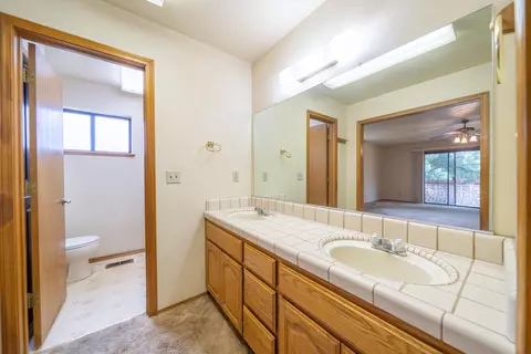 2215 Snow Ln, Redding, CA 96003 photo 9