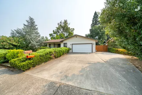 2215 Snow Ln, Redding, CA 96003 photo 2