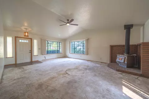 2215 Snow Ln, Redding, CA 96003 photo 3