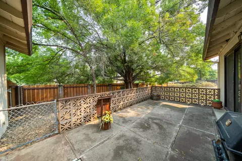 2215 Snow Ln, Redding, CA 96003 photo 15