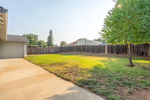 1744 Sterling Dr, Redding, CA 96002 photo 32