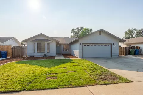 1744 Sterling Dr, Redding, CA 96002 photo 2
