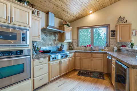 5716 Palmer, Weed, CA 96094 photo 9