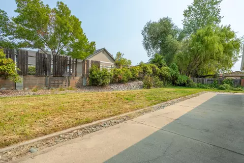 863 Paramount Way, Redding, CA 96003 photo 23