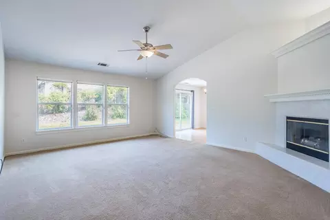 863 Paramount Way, Redding, CA 96003 photo 4