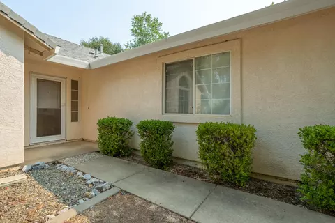 863 Paramount Way, Redding, CA 96003 photo 2