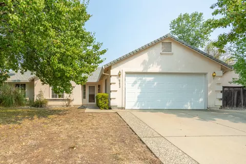 863 Paramount Way, Redding, CA 96003 photo 1