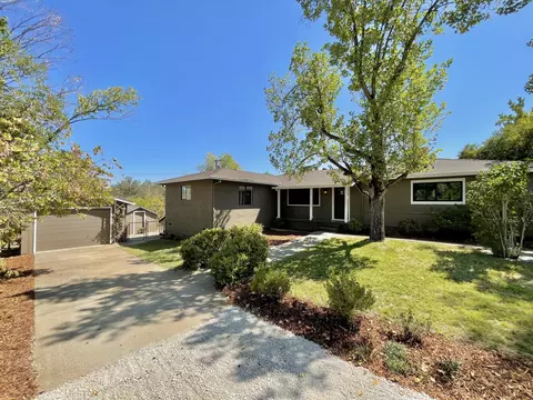 1805 Mesa St, Redding, CA 96001 photo 1