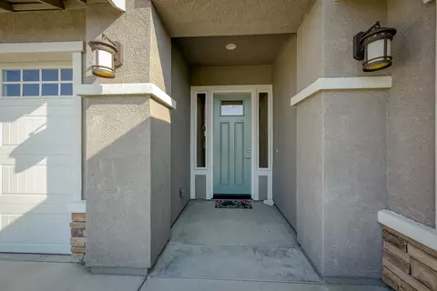 19542 Carnegie Dr, Redding, CA 96003 photo 2