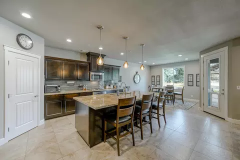 19542 Carnegie Dr, Redding, CA 96003 photo 3