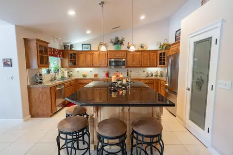 19232 Sellins View Ct, Redding, CA 96003 photo 11