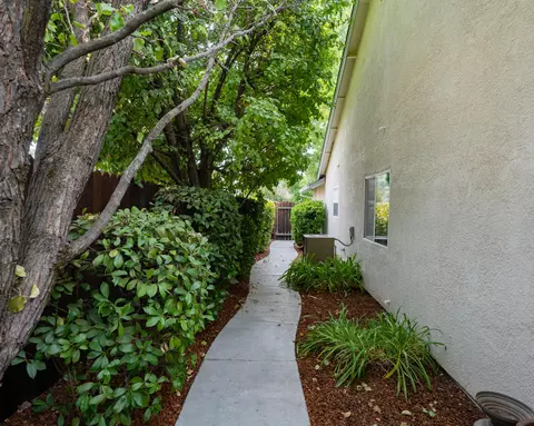 19232 Sellins View Ct, Redding, CA 96003 photo 59