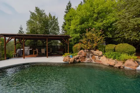 19232 Sellins View Ct, Redding, CA 96003 photo 43