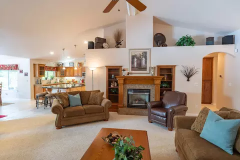 19232 Sellins View Ct, Redding, CA 96003 photo 9