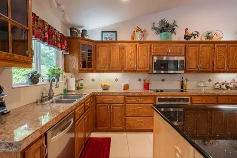 19232 Sellins View Ct, Redding, CA 96003 photo 13