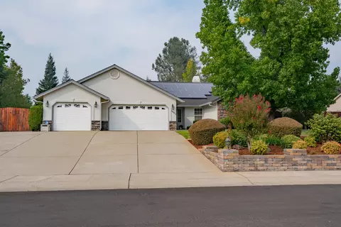 19232 Sellins View Ct, Redding, CA 96003 photo 2