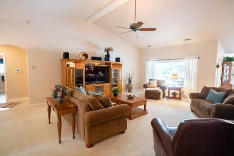19232 Sellins View Ct, Redding, CA 96003 photo 8