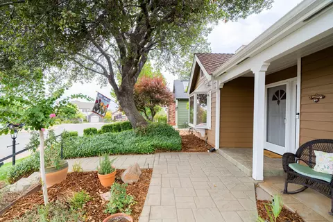 735 Sunriver Ln, Redding, CA 96001 photo 3