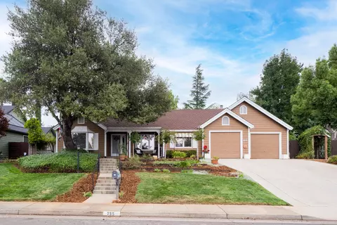 735 Sunriver Ln, Redding, CA 96001 photo 2