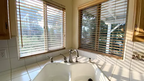 4951 Tralee Ln, Redding, CA 96001 photo 16