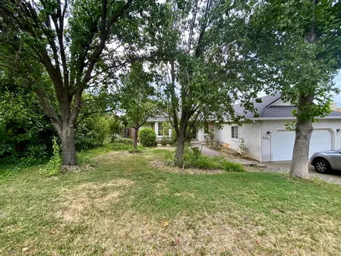 4951 Tralee Ln, Redding, CA 96001 photo 2