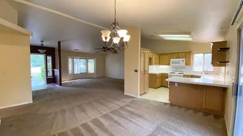 4951 Tralee Ln, Redding, CA 96001 photo 9