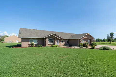 7145 Milky Way, Redding, CA 96002 photo 2