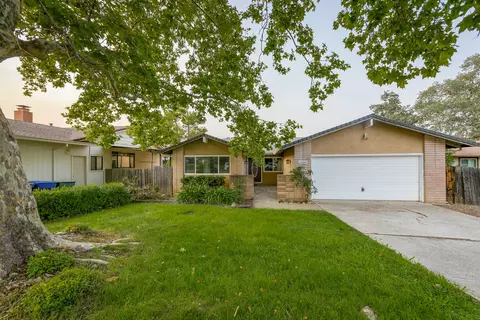 2085 Quartz Way, Redding, CA 96001 photo 1