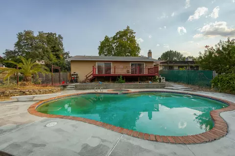 2085 Quartz Way, Redding, CA 96001 photo 3