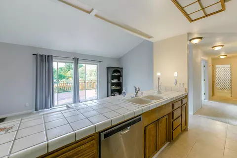 2085 Quartz Way, Redding, CA 96001 photo 8